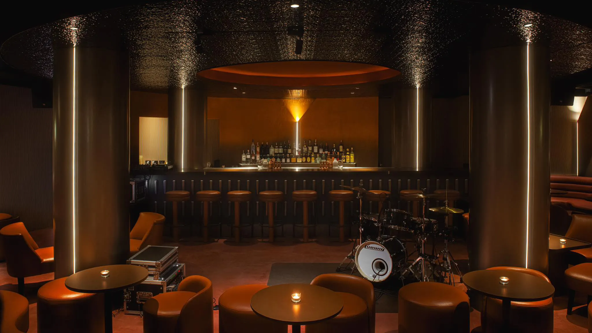 Find the Photo Booth-2-interior-bar-area