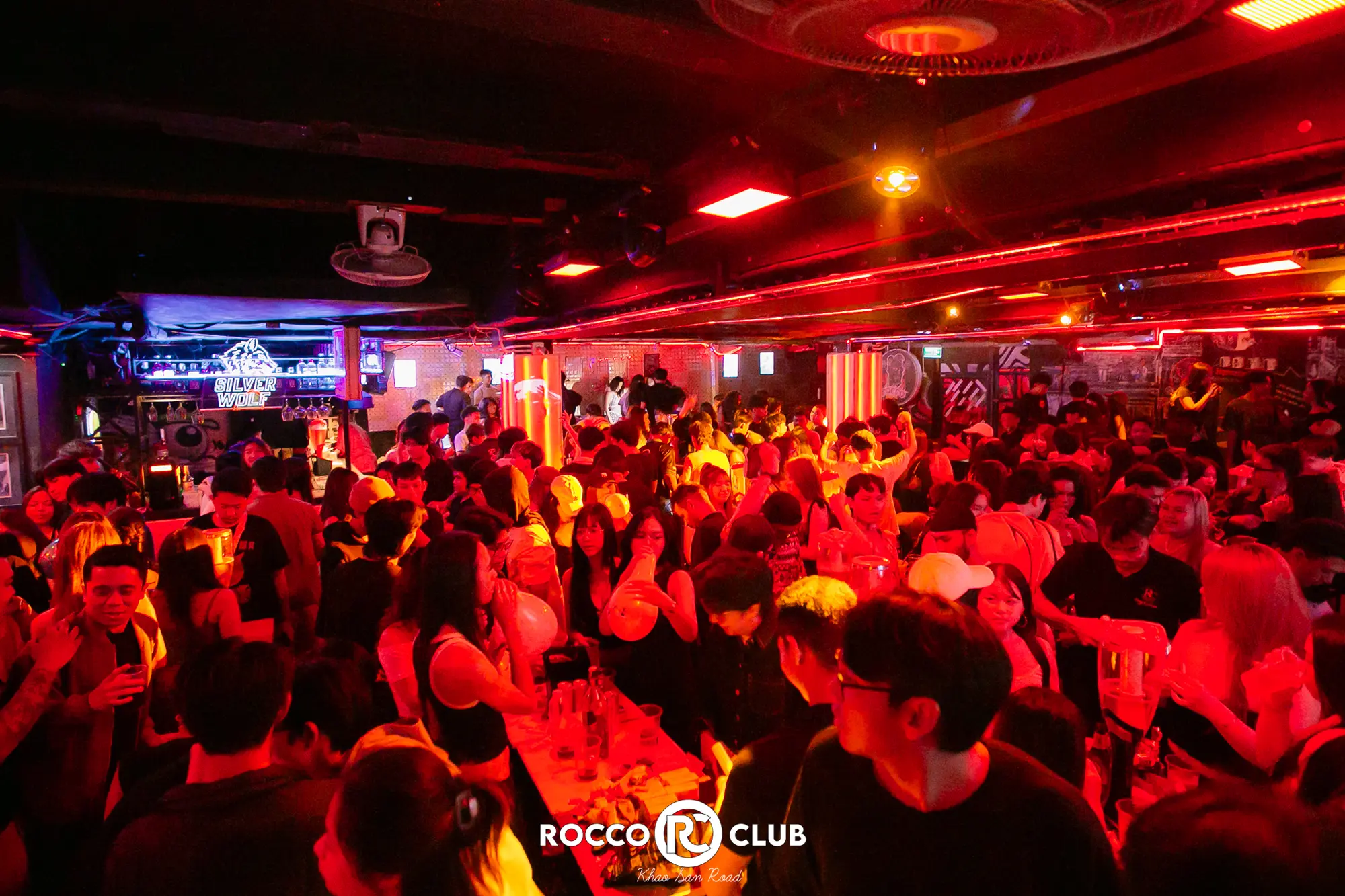 Rocco-Club-Bangkok-interior-crowd
