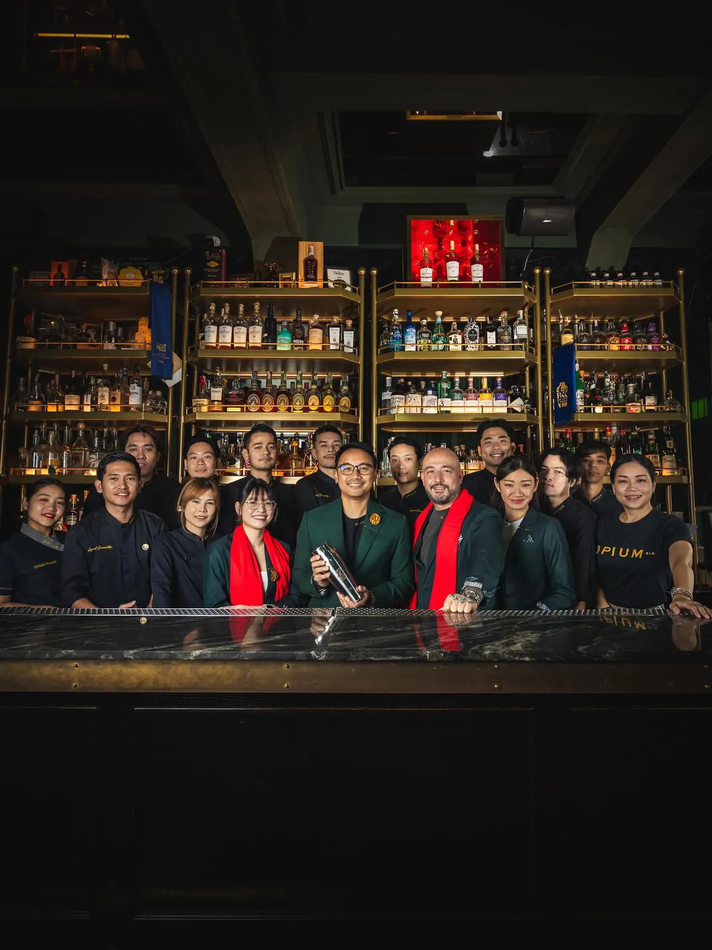 Opium-Bar-Bangkok-bar-staff