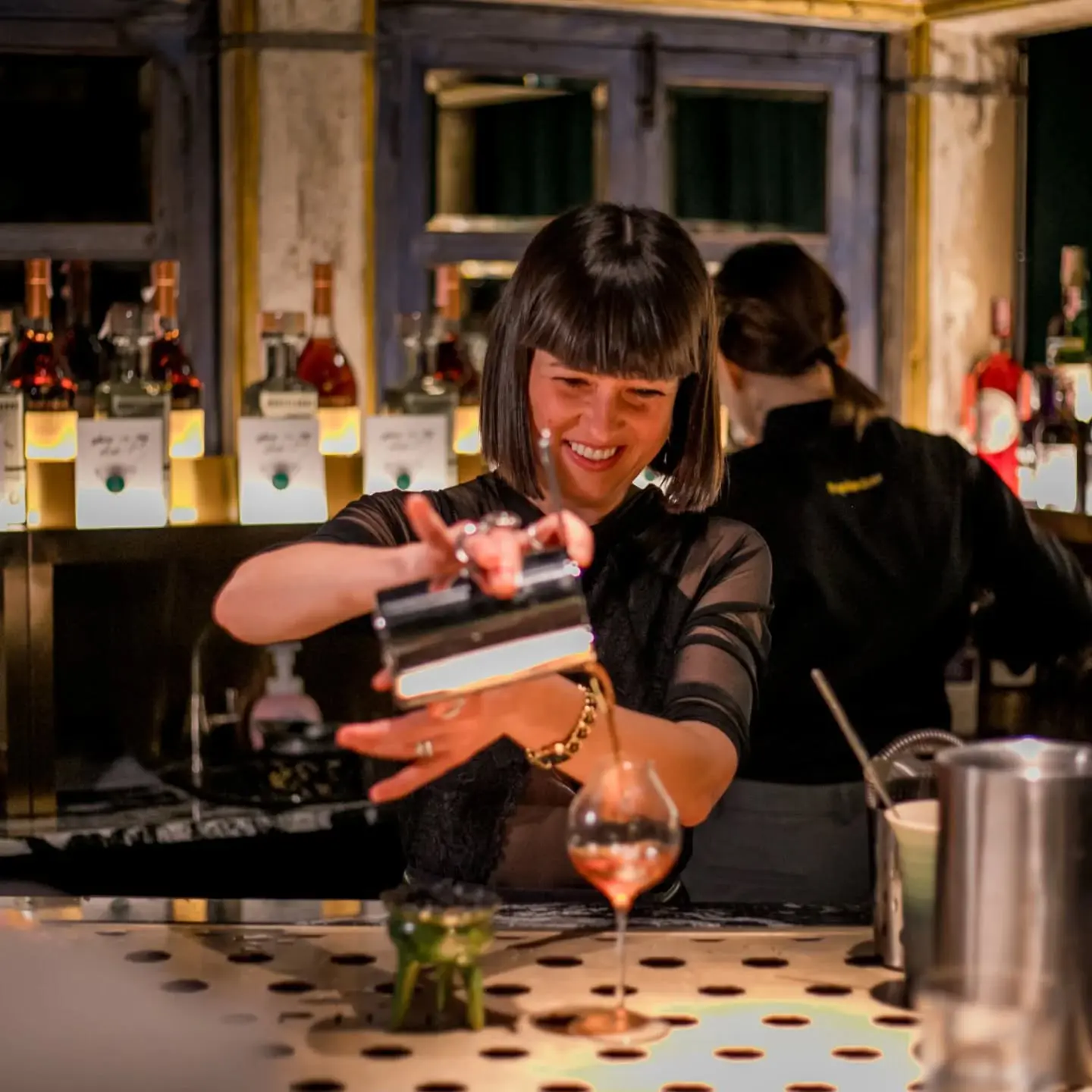 Opium-Bar-Bangkok-bartender-making-a-drink