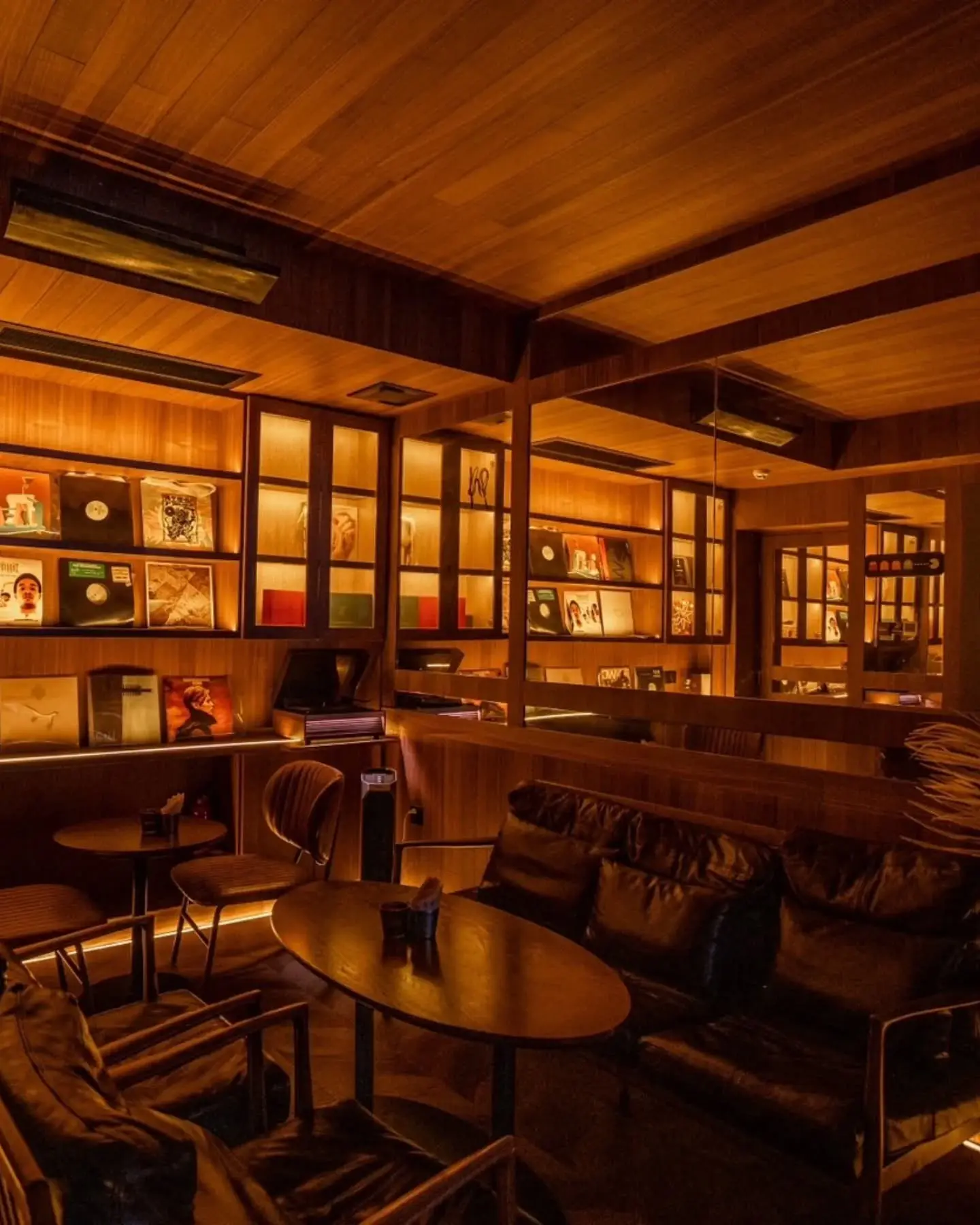 Opium-Bar-Bangkok-seating-area